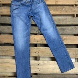 Hudson Collin Skinny Jeans Sz 28 Flat pockets Light wash.
Waist: 14.5”
Inseam:31